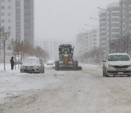BÜYÜKŞEHİR’İN KAR TİMLERİ HARIL HARIL!