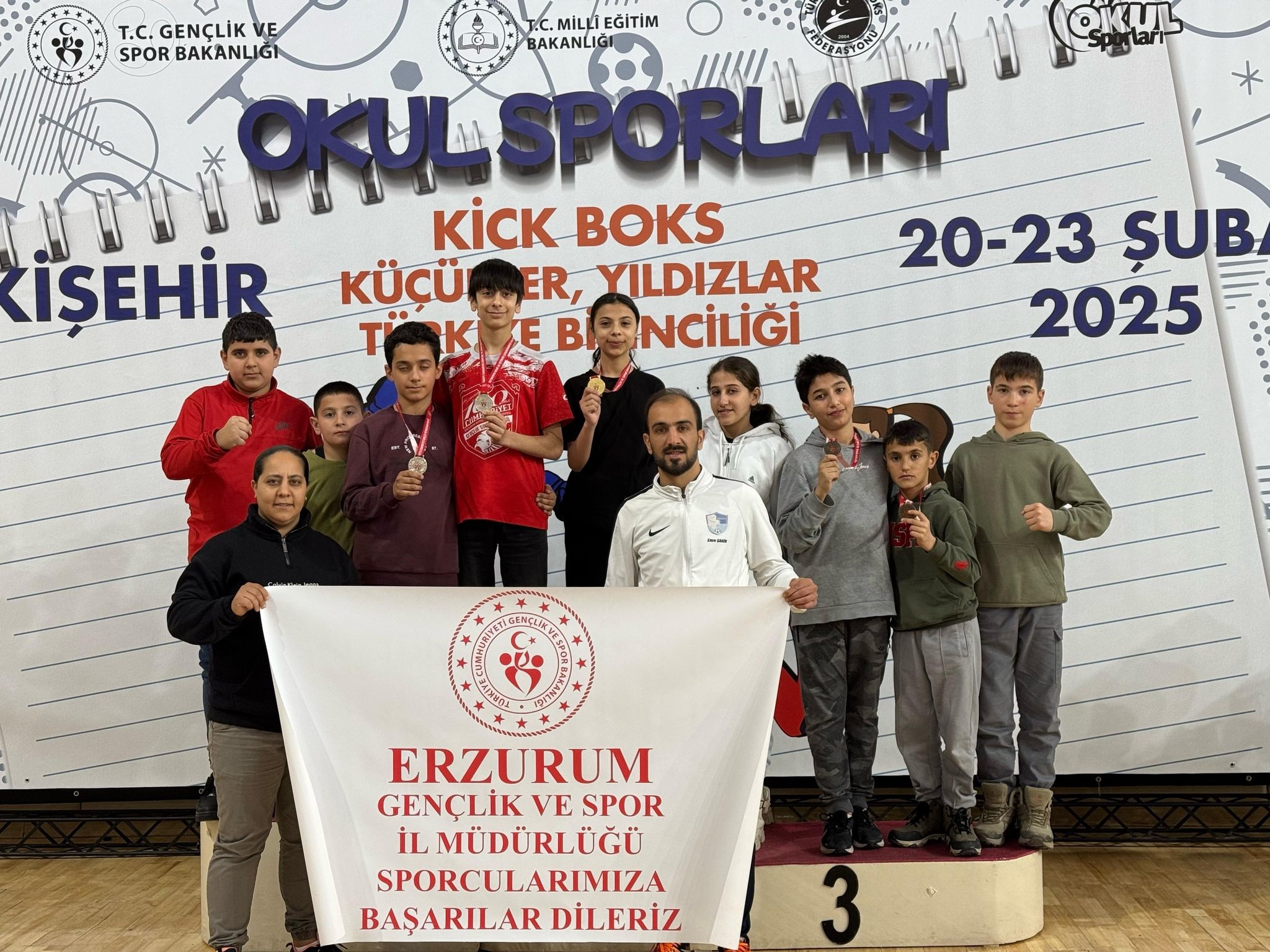TEKMELERİNİZE YUMRUKLARINIZA SAĞLIK