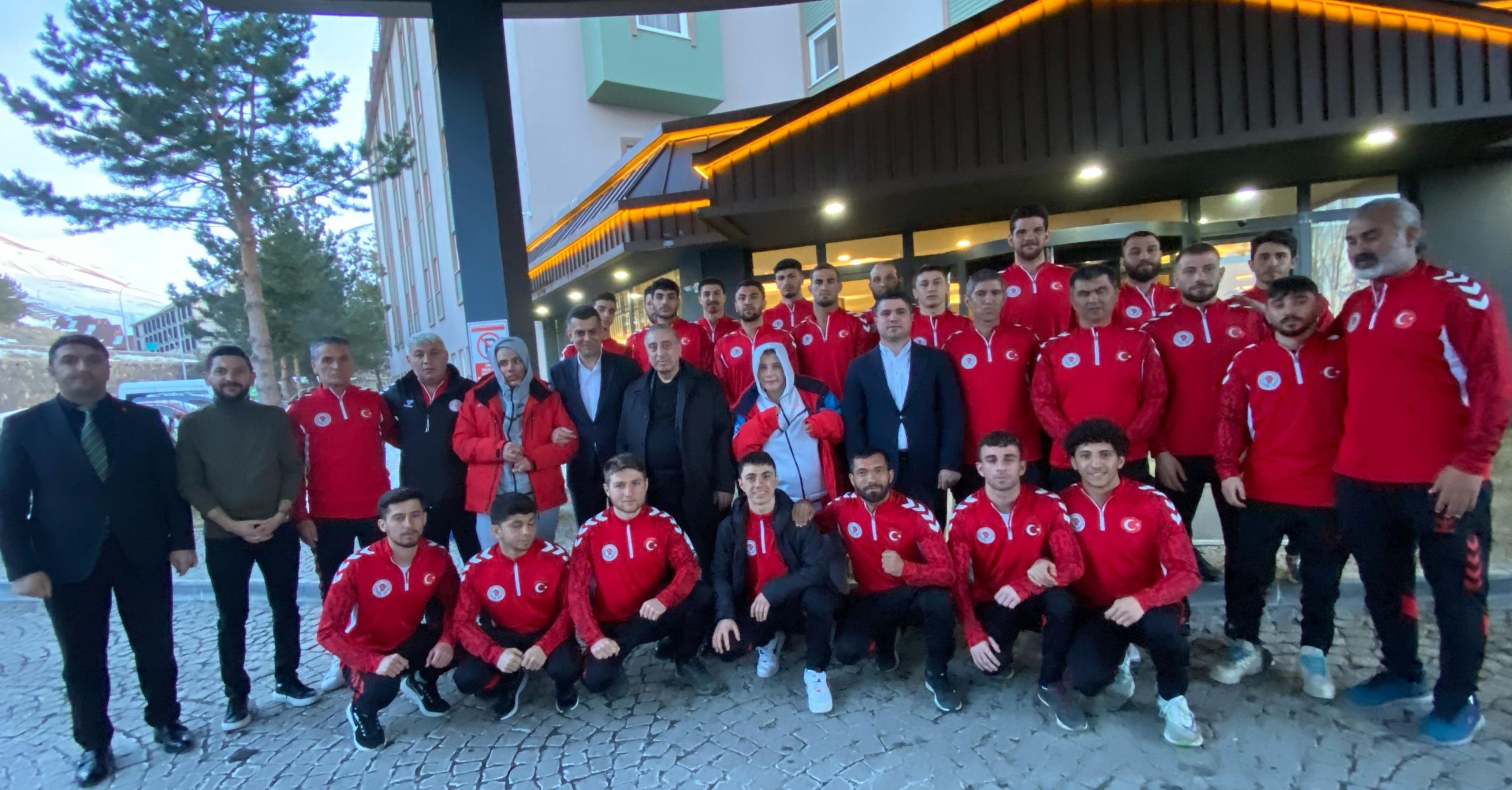 BOKS MİLLİ TAKIMINA MORAL ZİYARET