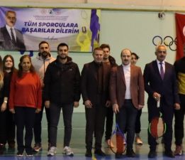 OLTU’DA  TENİS KORTLARI  KURTULUŞ KUPASI’NDA ŞENLENDİ