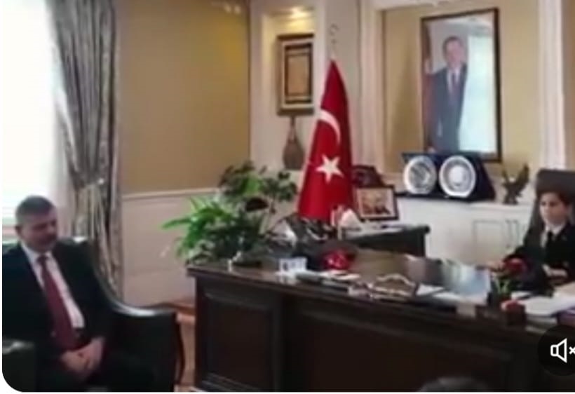 23 NİSAN SAYESİNDE BU KOLTUKTA OTURUYORUM!