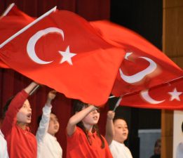  MİNİK YÜREKLERDEN DİLLERE DESTAN KUTLAMA