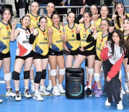 FİLENİN KÜÇÜK SULTANLARI NEFES KESTİ