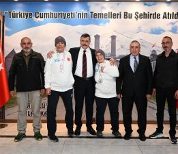 ÖZEL ŞAMPİYONLAR VALİ AMCA’LARININ ŞEFKATLİ KOLLARINDA