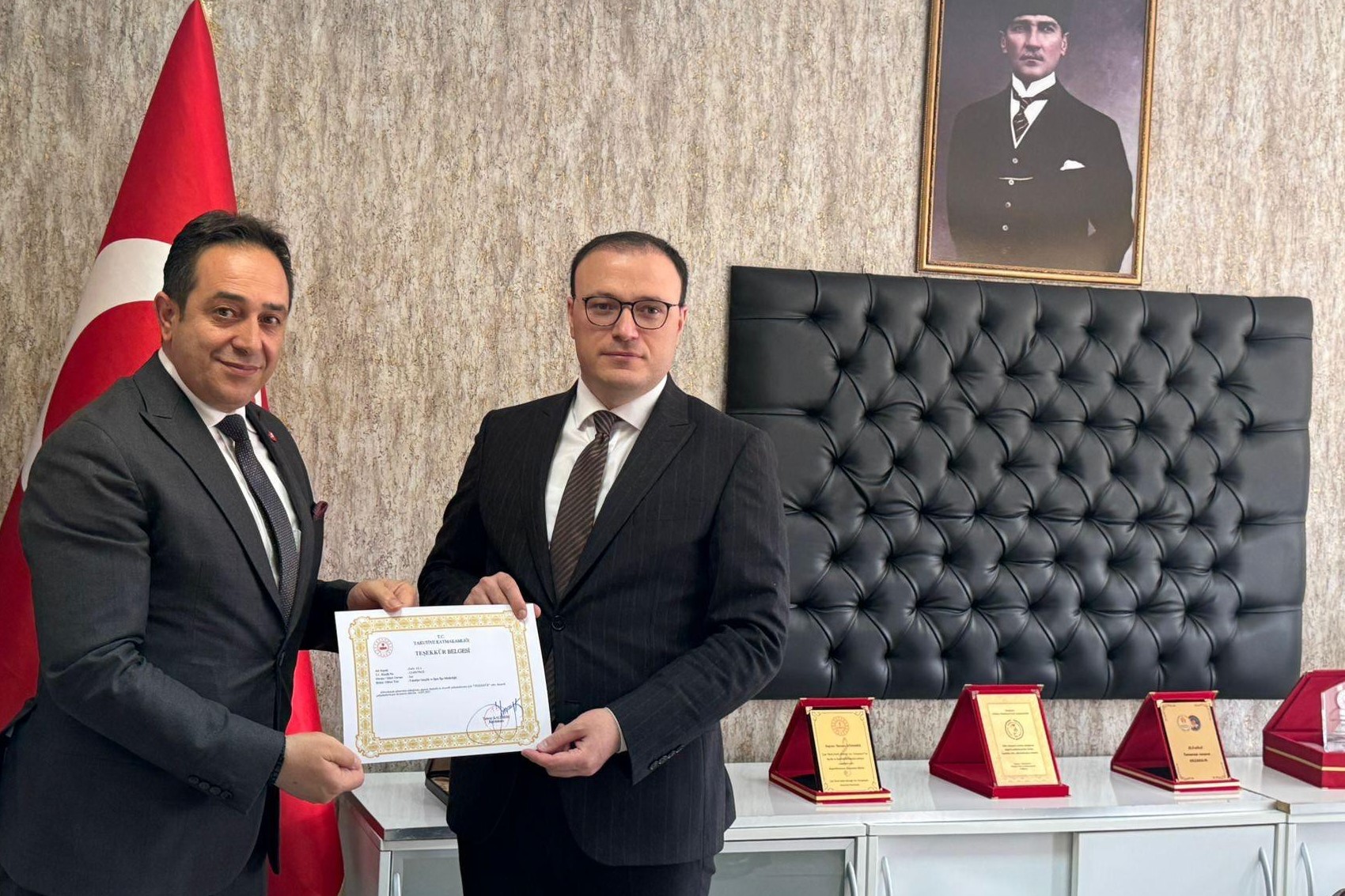 KAYMAKAM KALDIRIMDAN EMEĞE ÖDÜL