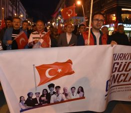 MEŞALELER GENÇLİK İÇİN YANDI