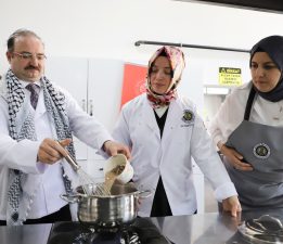 HACIMÜFTÜOĞLU ÇİFTİ MUTFAKTA DA HÜNERLİ
