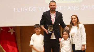 KAPTAN’A ‘YILIN DEFANSI’ ÖDÜLÜ