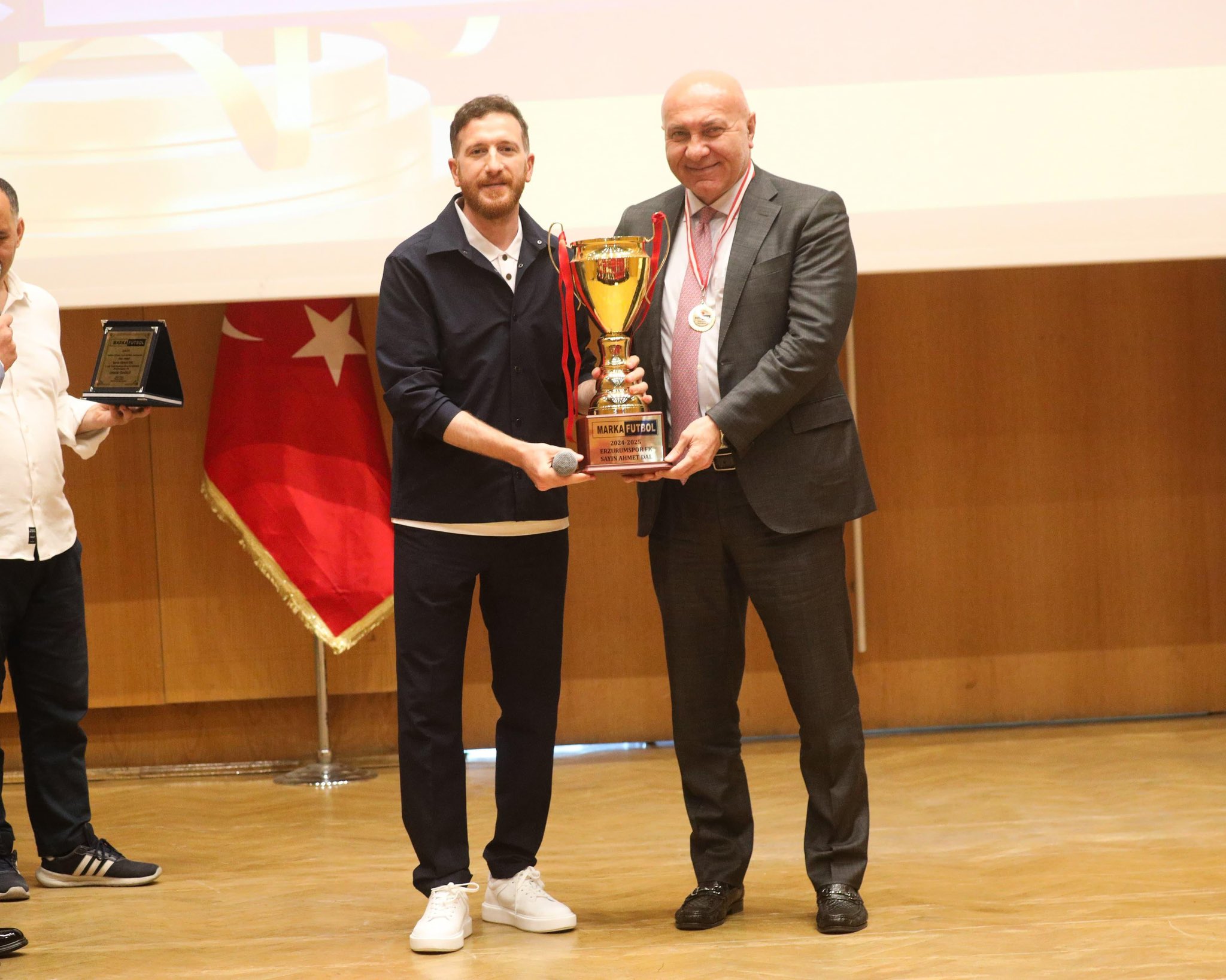 DAL ONUR VE GURURU BİRLİKTE YAŞADI