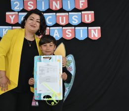 ÖĞRENCİLERİN KARNE COŞKUSU