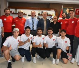 ÇAKMUR HIZ TUTKUNLARINI AĞIRLADI