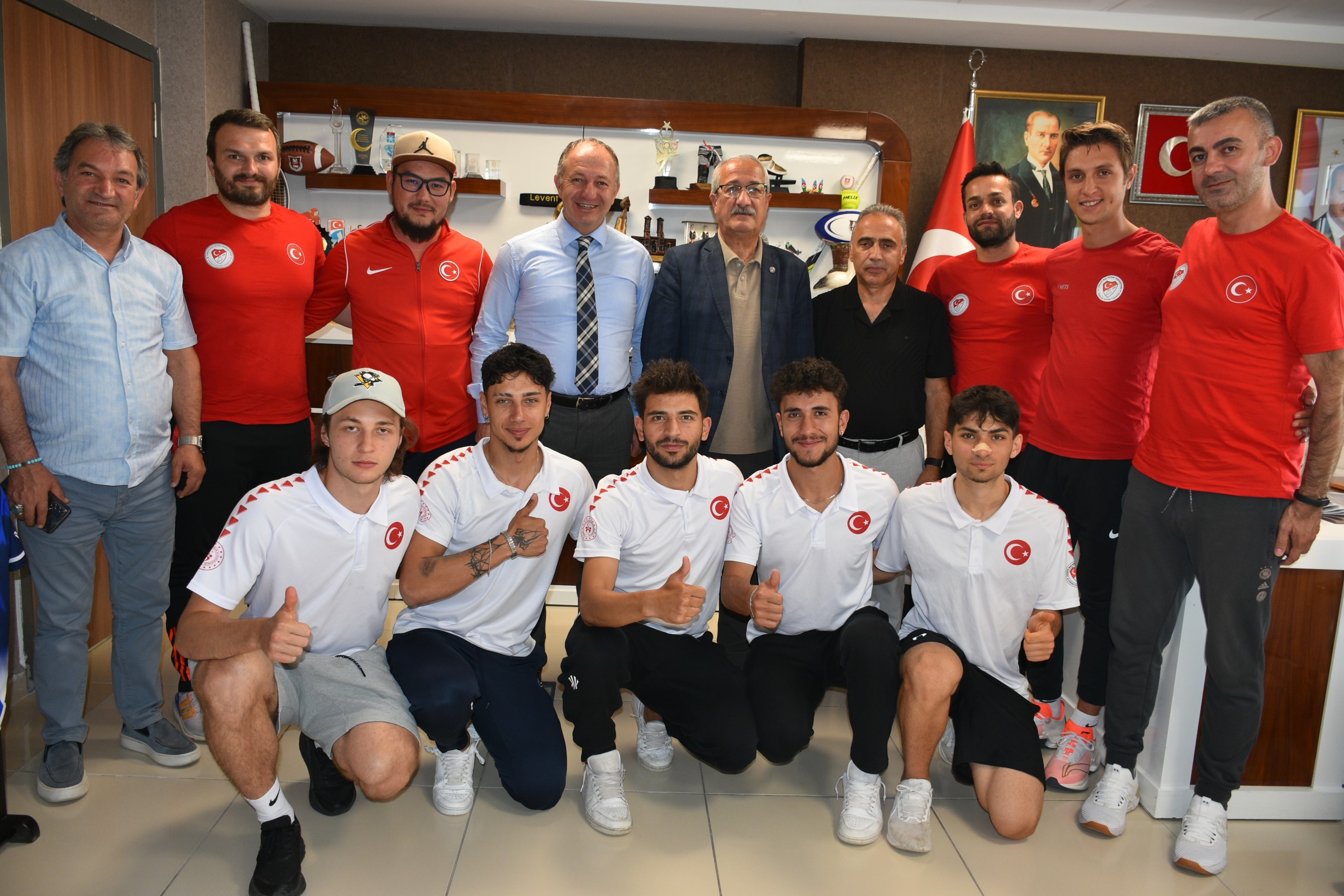 ÇAKMUR HIZ TUTKUNLARINI AĞIRLADI