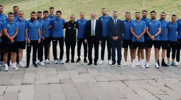 REKTÖR HACIMÜFTÜOĞLU’NDAN EN KARİYERLİ SÖYLESİ