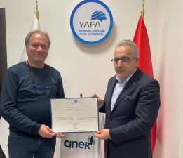ŞİMŞEK’TEN NAZIM HOCAYA VEFA
