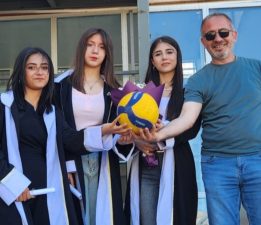 BÖYLE OLUR VOLEYBOLCUNUN MEZUNİYETİ
