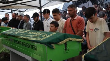 SİYAH KEBRİBARIN ARDINDAN KARA TOPRAĞA BİRLİKTE GİTTİLER