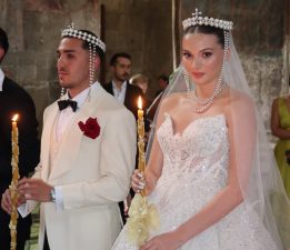 O, ARTIK EVLİ VE MUTLU