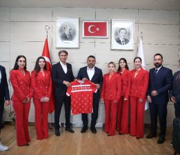 YERLİKAYA’NIN MAKAMINDA AY-YILDIZLI BULUŞMA