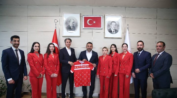 YERLİKAYA’NIN MAKAMINDA AY-YILDIZLI BULUŞMA