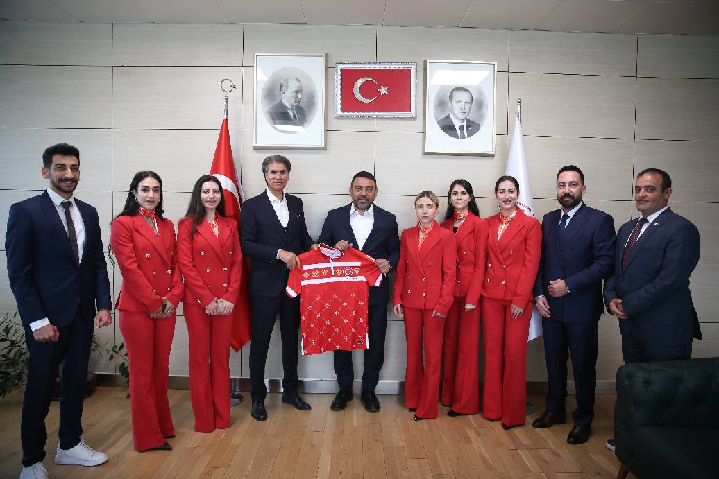 YERLİKAYA’NIN MAKAMINDA AY-YILDIZLI BULUŞMA