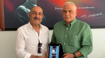 DADAŞ RUHU’NDAN DADAŞ BAŞHEKİM’E TEŞEKKÜR PLAKETİ