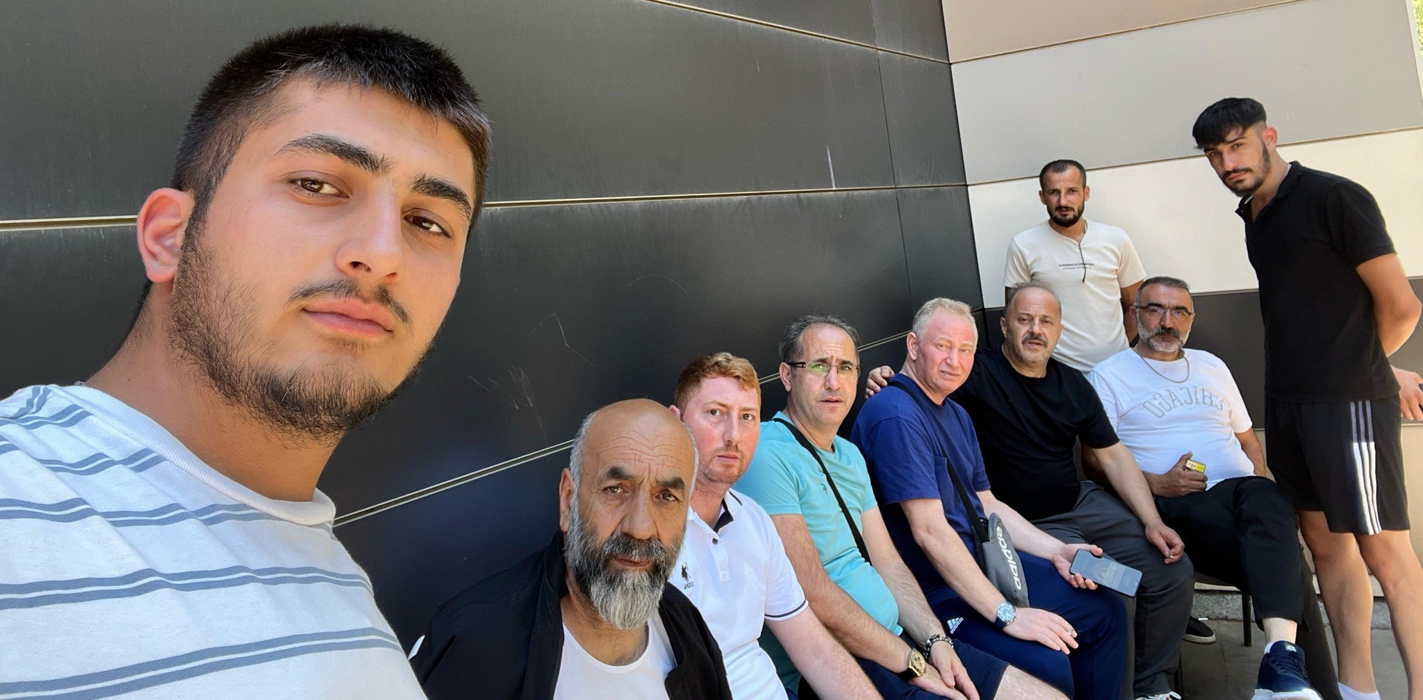 DEPLASMANA DEĞİL HASTA ZİYARETİNE GİTTİLER