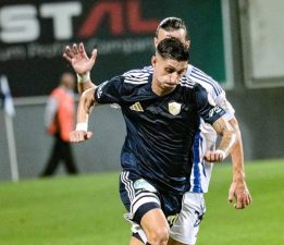 ÇİFT BAŞLI KARTAL MARTI’YI AVLADI!