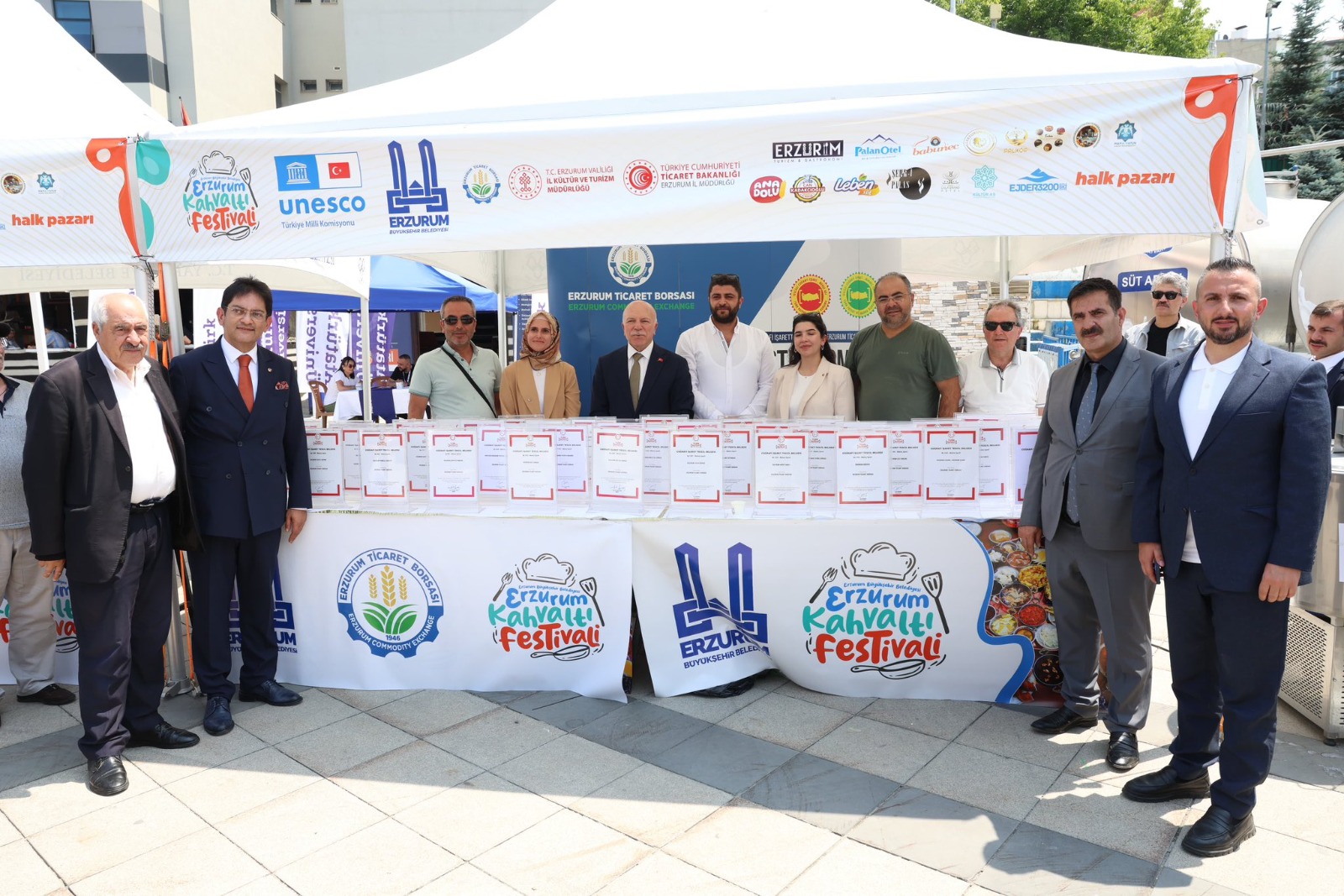 DÜNYA KAHVALTI GÖRSÜN!