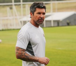 DADAŞ’IN ESKİ HOCASI KUTLU İMAJ DEĞİŞTİRDİ.   