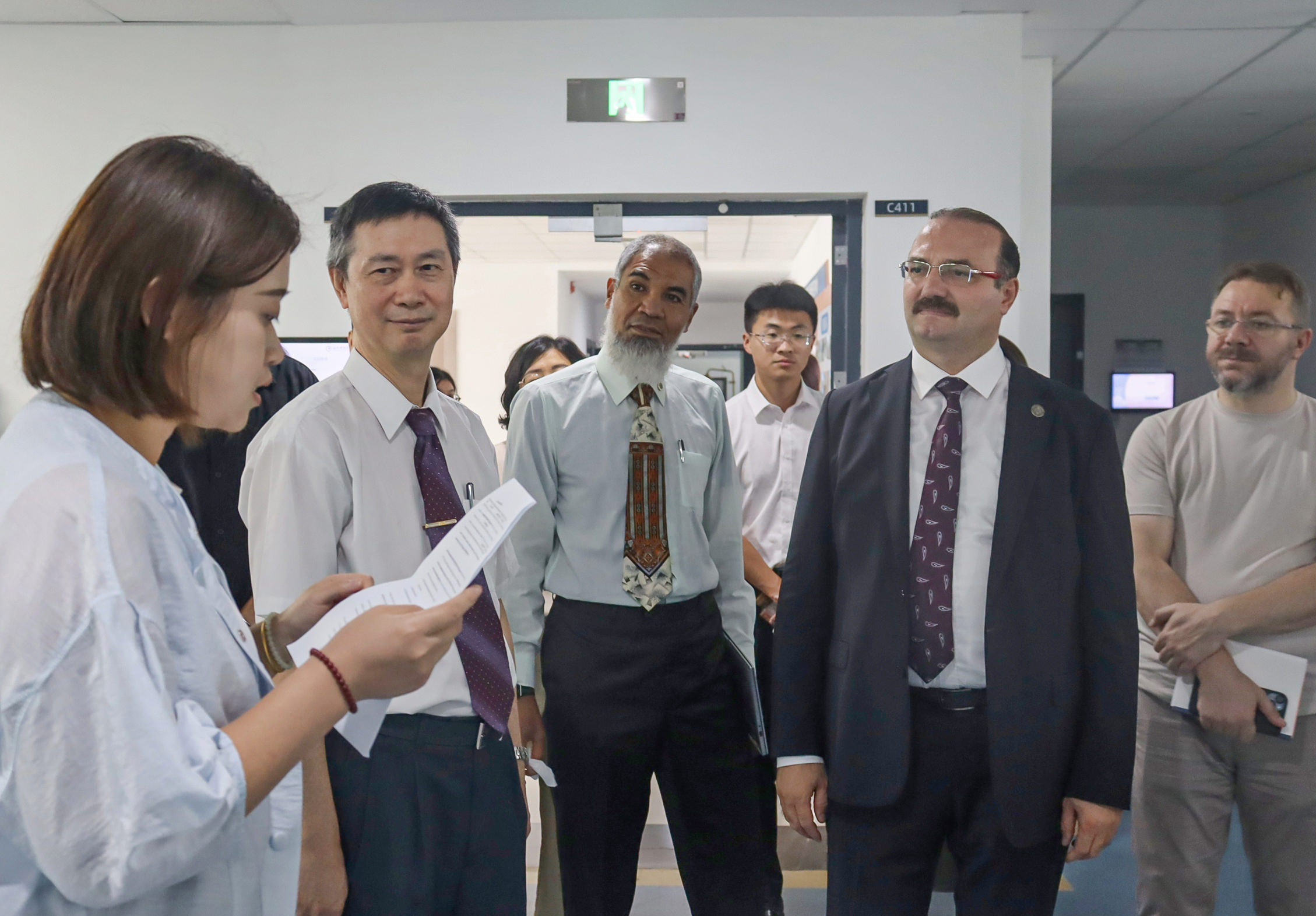 ATAÜNİ BİLİMDE ÇİN SEDDİNE DAYANDI!