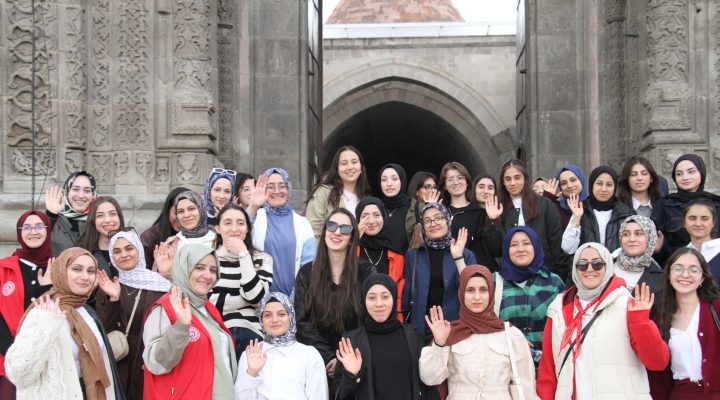 ‘GELİN TANIŞ OLALIM’ SLOGANIYLA TARİHE YOLCULUK