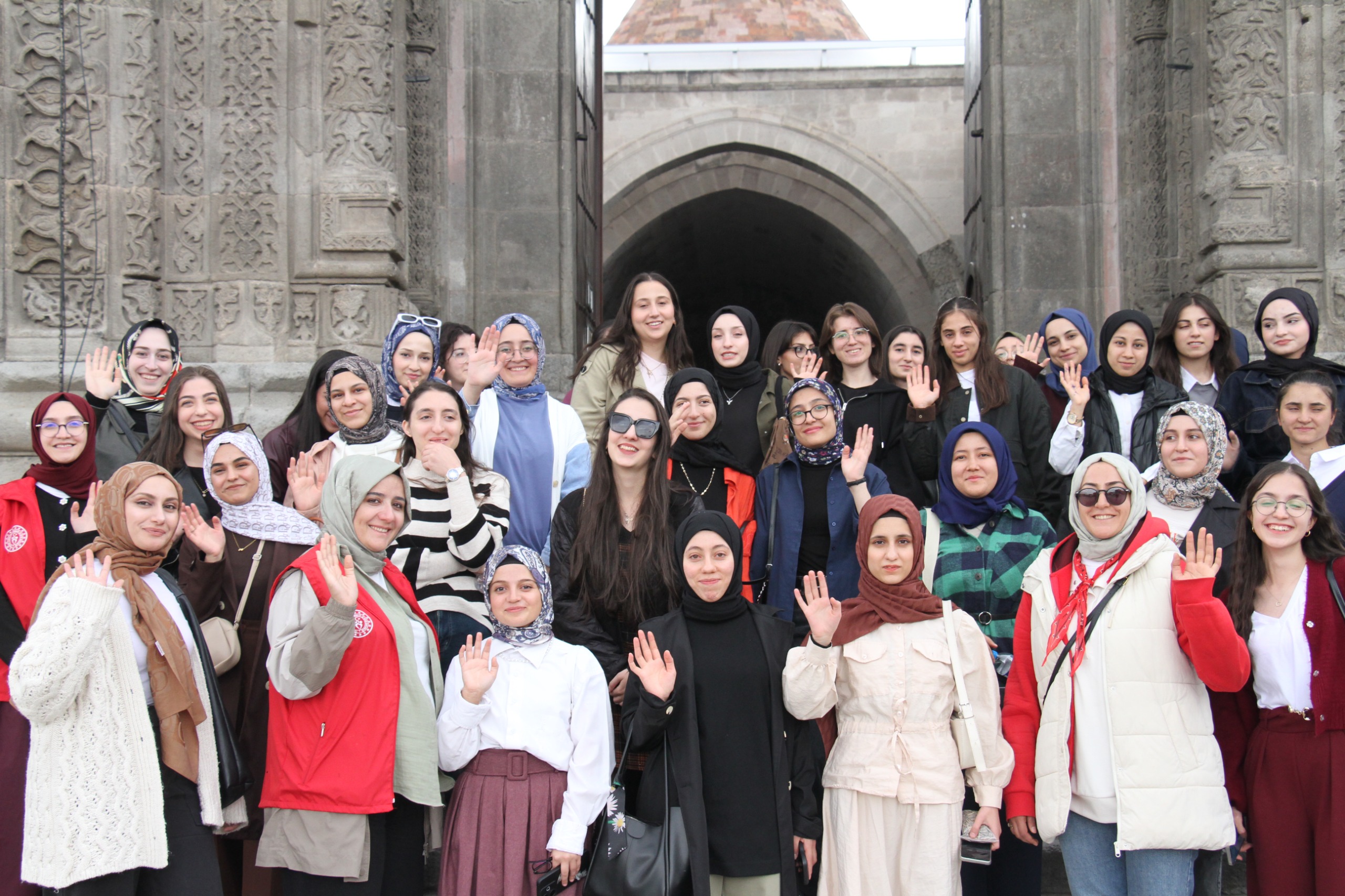 ‘GELİN TANIŞ OLALIM’ SLOGANIYLA TARİHE YOLCULUK