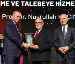 NASRULLAH HOCANIN ŞANINA YAKIŞAN ÖDÜL!
