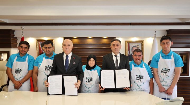 DOWN KAFE İÇİN ATILAN ÖZEL İMZA!