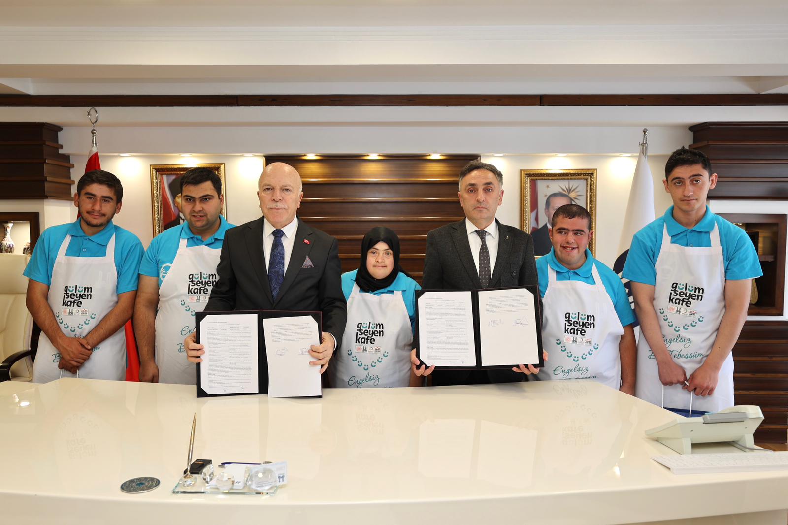 DOWN KAFE İÇİN ATILAN ÖZEL İMZA!