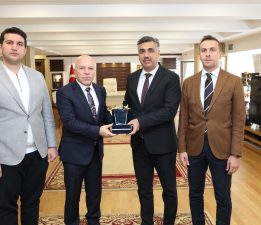 SIFIR ATIK KAFE VE OTOBÜS DURAĞI BÜYÜKŞEHİR’E ŞAMPİYONLUK GETİRDİ