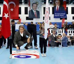 KUZEYDE FLOOR CURLİNG  FIRTINASI ESİYOR