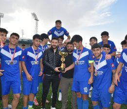 LİSELERDE EL CLASİCO’YU KAZANAN R.K SPOR LİSESİ ŞAMPİYON