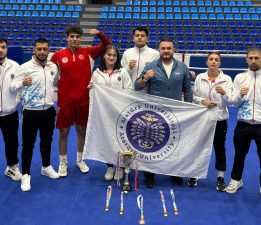 ATAÜNİ’NİN YUMRUKLARI BRONZA VURDU