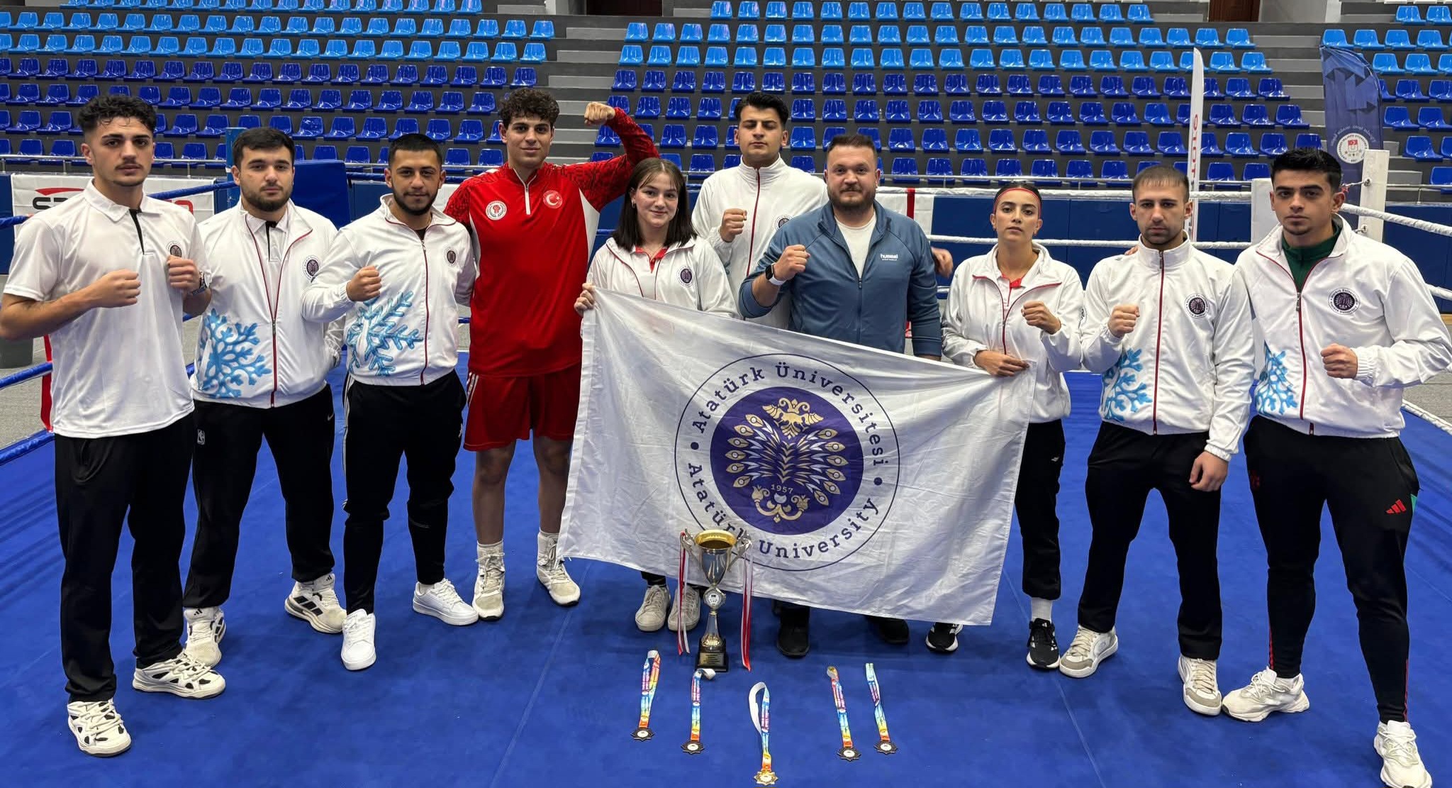 ATAÜNİ’NİN YUMRUKLARI BRONZA VURDU