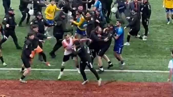 TÜRKİYE BU MAÇI KONUŞUYOR: KIRMIZI MAÇ TAM 24 KIRMIZI KART ÇIKTI