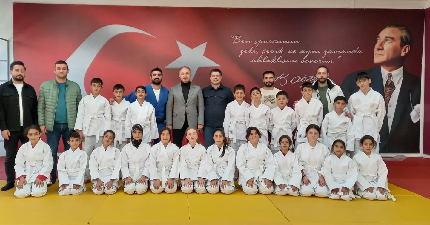 ERZURUM TEŞEKKÜRÜ HAK ETTİ ÇAKMUR’DAN AİLELERE VE SPORCULARA TEŞEKKÜR