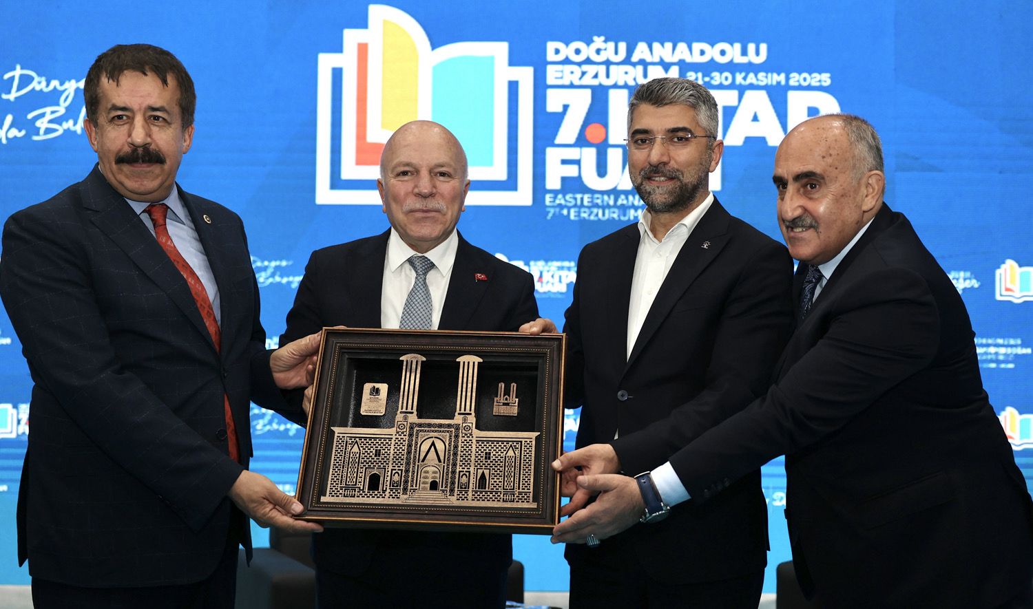 BAŞKAN SEKMEN’LE KİTAP TADINDA SÖYLEŞİ