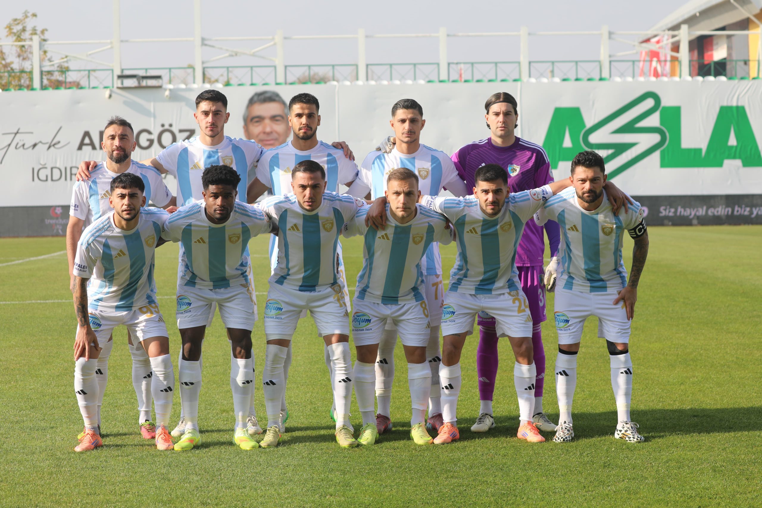 ÇİFT BAŞLI KARTAL BOĞAYI GAGALAYACAK