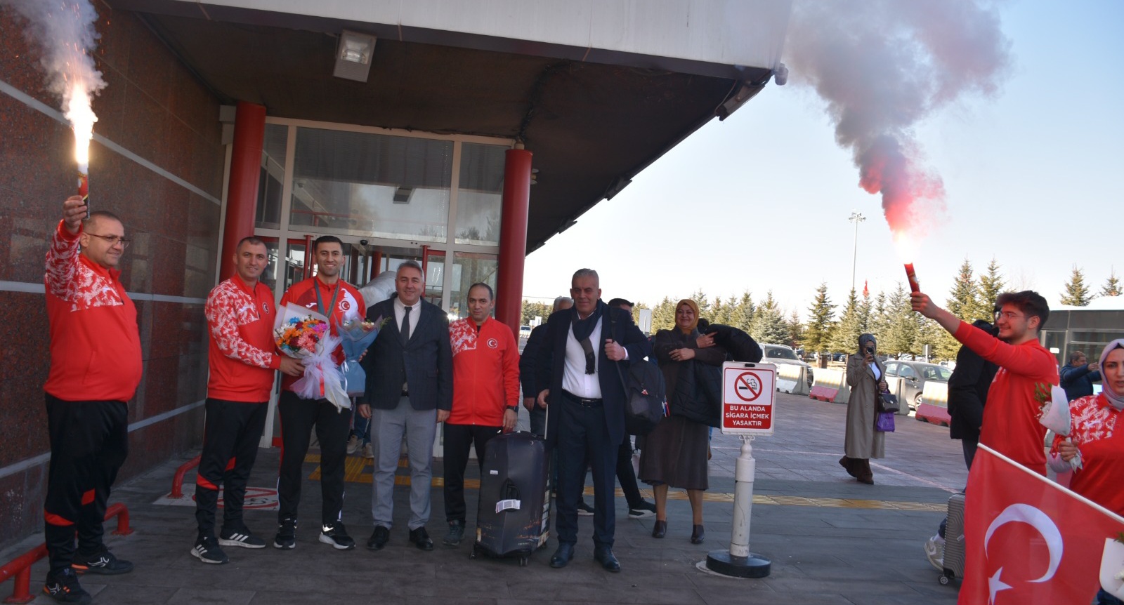 MEŞALELER VOLKAN İÇİN YANDI