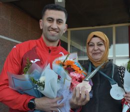 ÖĞRETMEN ANNEYE ÖĞRETLENLER GÜNÜ HEDİYESİ OLİMPİYAT MADALYASI