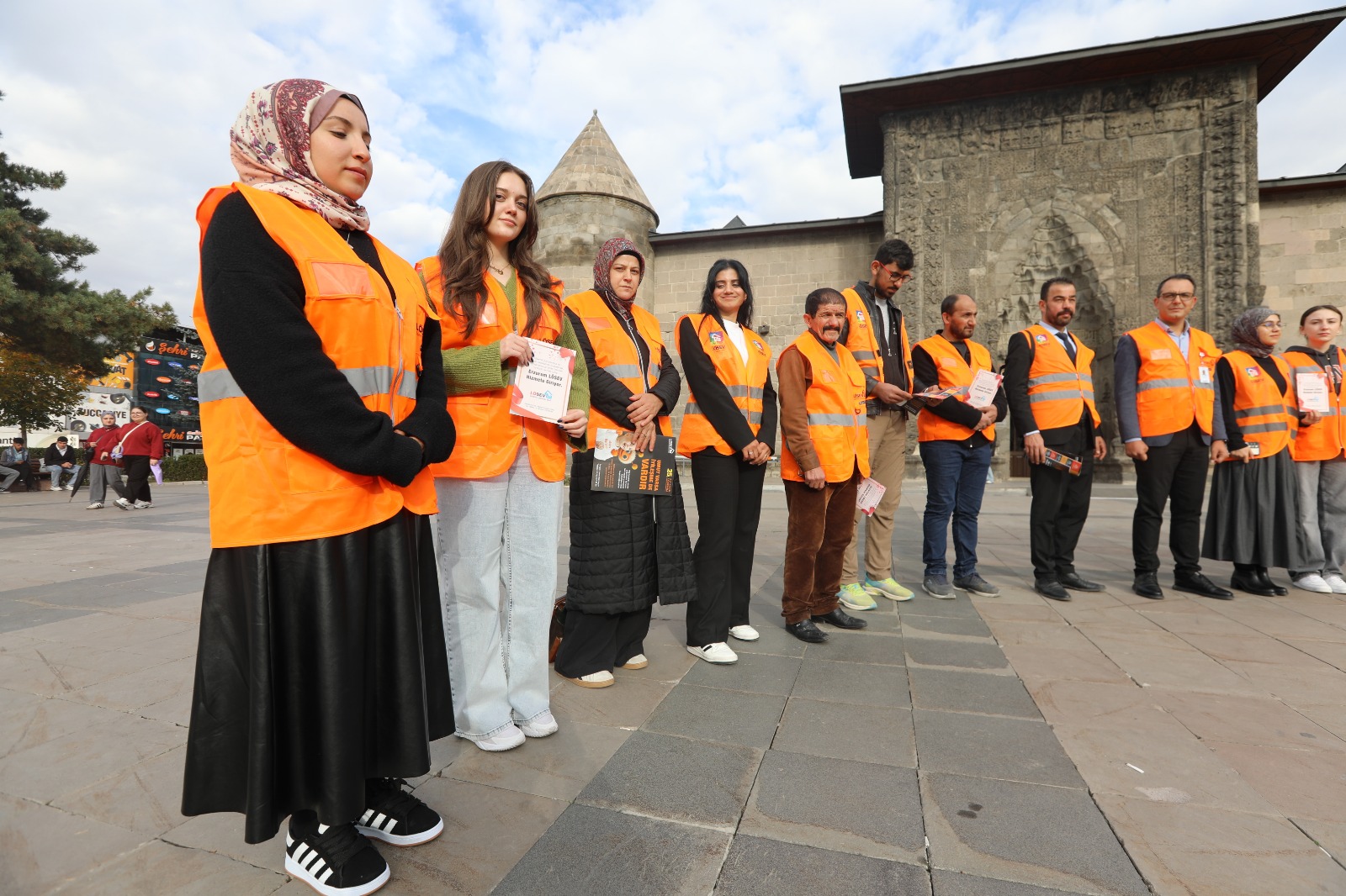 LÖSEV’İN GÖNÜLLÜ TİMİ İŞ BAŞINDA