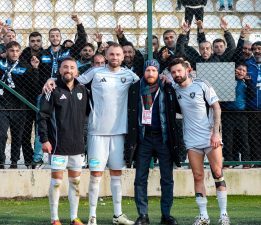 KADER BİRLİĞİ YAPTIĞI KAPTANLARLARLA BİR ARADA