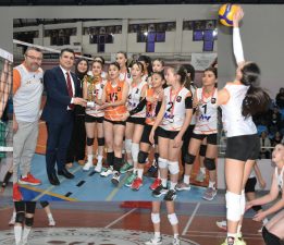 KÜÇÜK SULTANLARIN ŞAMPİYONU EFECE