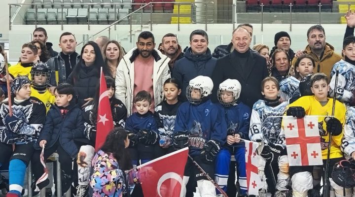 BUZDA DOSTLUK RÜZGARI ESTİ